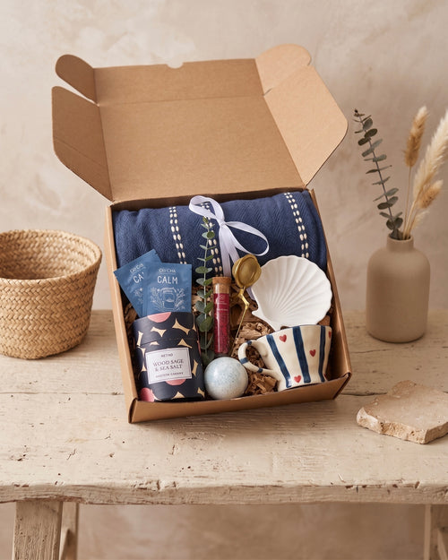 Housewarming Gift Box Dubai – Navy Calm coastal hamper with cotton throw, sea salt candle and ceramic mug in kraft box